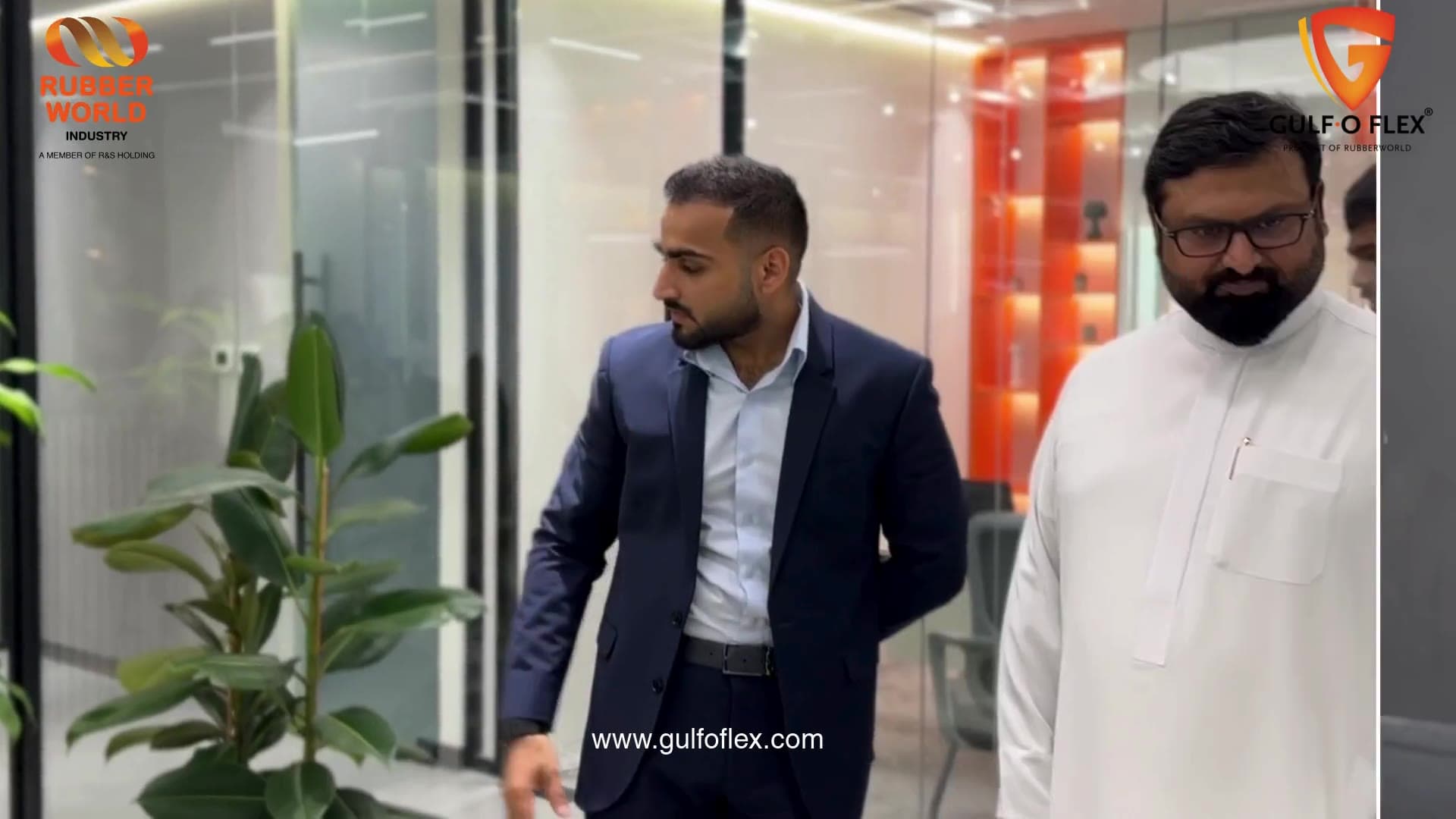 Gulf-O-Flex team member in conversation with a Salvo Corporation guest